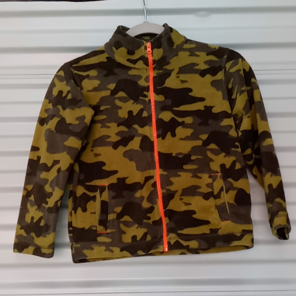Boys size 7 sweater - Picture 1 of 2